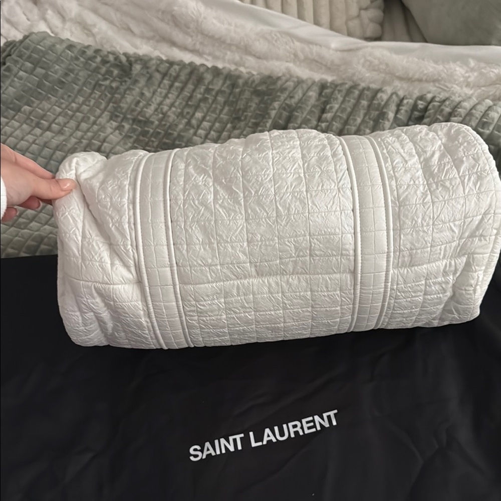 Saint Laurent Quilted White and Gold Shoulder Bag with YSL Logo - Picture 3 of 10